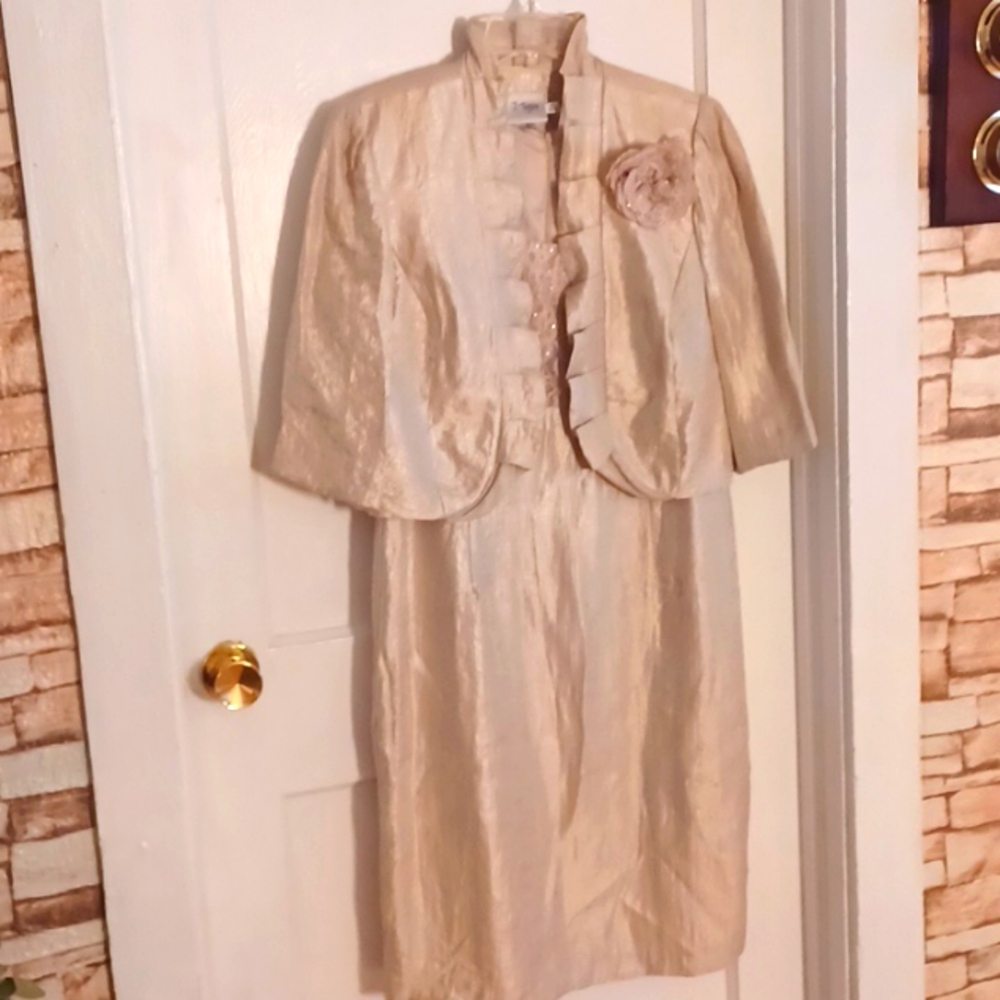 J. Taylor 2 pc. Sleeveless Dress and Jacket set women's size 12 Gold